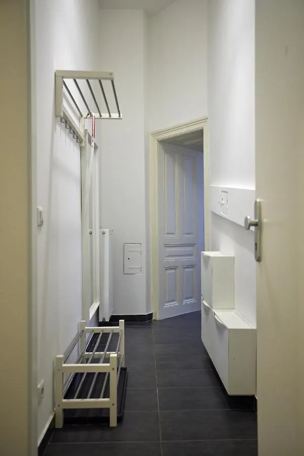 Daire Beautiful Restored - Close To Metro - II Viyana
