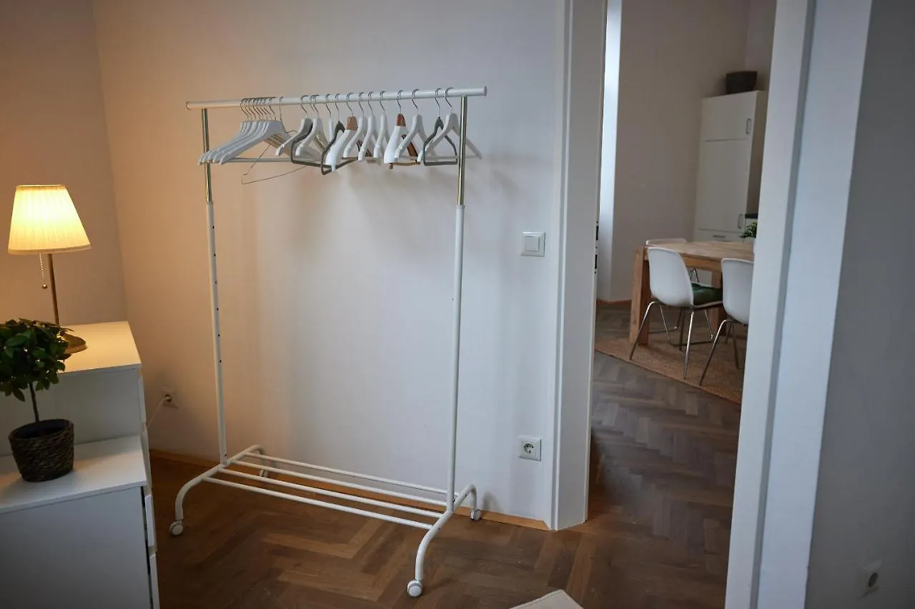Daire Beautiful Restored - Close To Metro - II Viyana