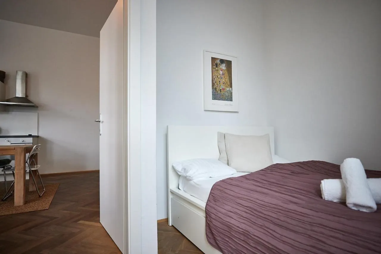 Beautiful Restored - Close To Metro - II Vienna Apartment