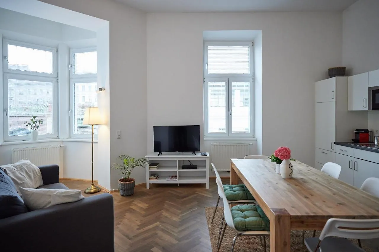 Apartment Beautiful Restored - Close To Metro - II Vienna