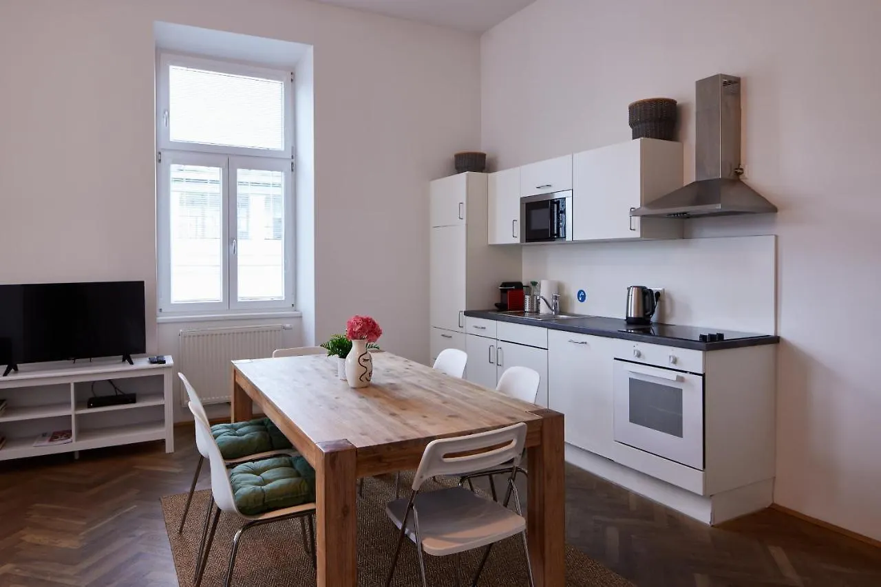 Beautiful Restored - Close To Metro - II Vienna 0*,