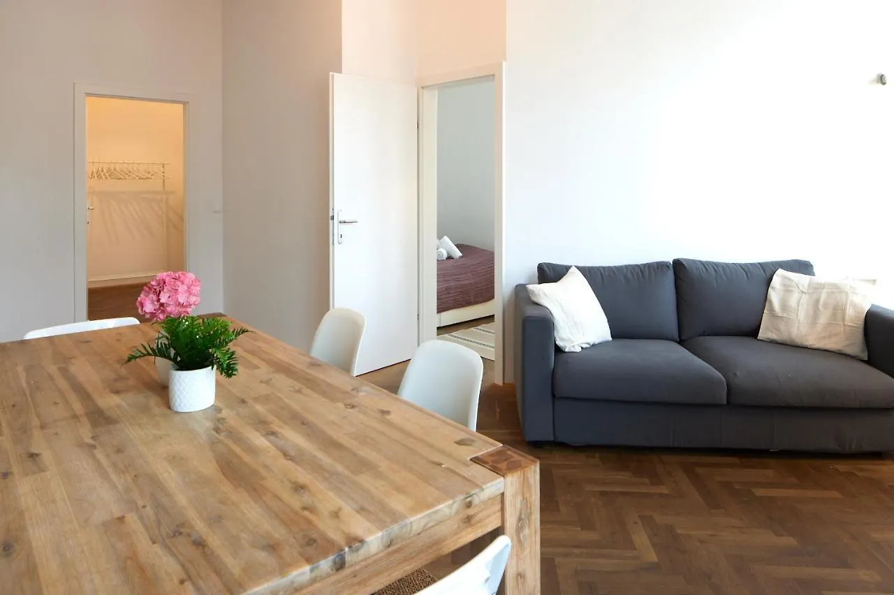 Beautiful Restored - Close To Metro - II Vienna Austria