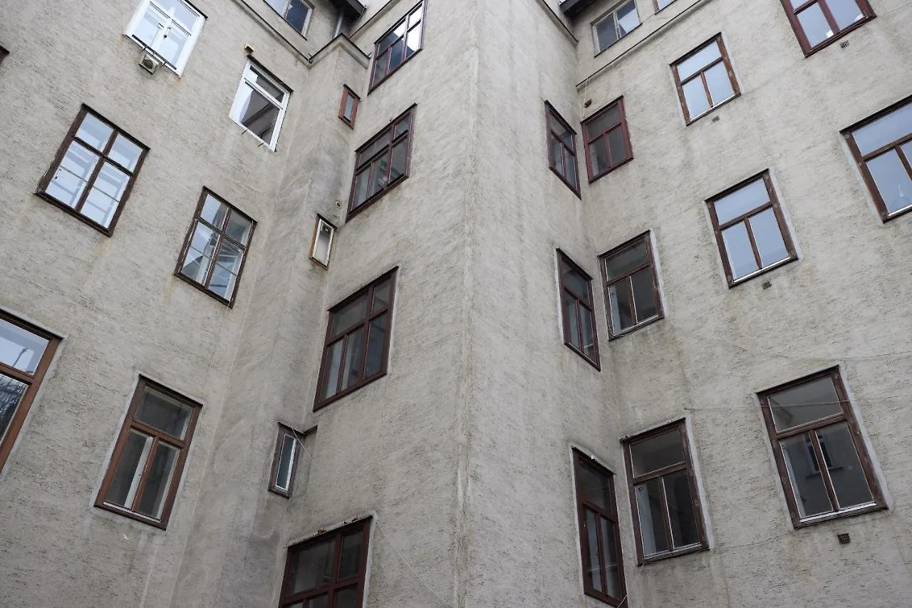 Beautiful Restored - Close To Metro - II Vienna 0*,